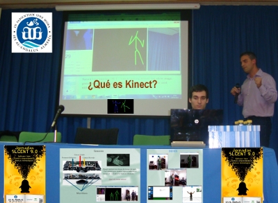 Fotografía de la ponencia sobre Kinect (Jose Antonio Piedra Fernández, profesor de Informática de la UAL y Juan Jesús Ojeda Castelo, becario).